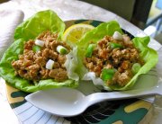 Кулинарный рецепт Кусочки курицы в листьях салата